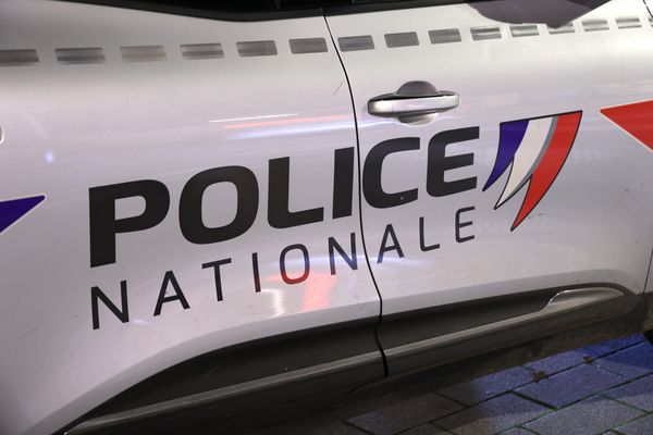 Une voiture de la police nationale