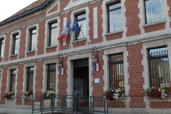 La mairie de Divion où a lieu la réunion publique ce soir à 18h30.