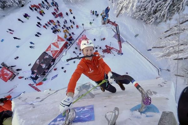 L’été, ils s’entrainent à Chambéry et l’hiver à la Plagne sur une tour de 22 mètres de haut recouverte de glace située dans le vallon de Champagny-en-Vanoise, à 1 450 mètres d’altitude.