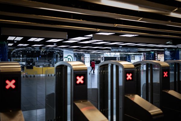 De moins en moins de stations de métro proposent des carnets de tickets en carton