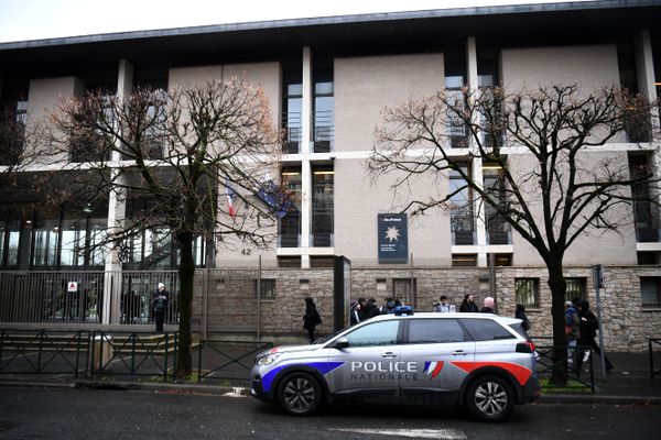 Le lycée Guillaume Apollinaire où un adolescent de 16 ans a été mortellement poignardé lors d'une rixe entre bandes rivales à Thiais dans le Val-de-Marne