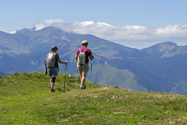 Deux touristes britanniques, âgés de 49 ans, ont été récupérés par un hélicoptère dans les Pyrénées, du côté de la Catalogne (Espagne), après avoir été encerclés par des chiens