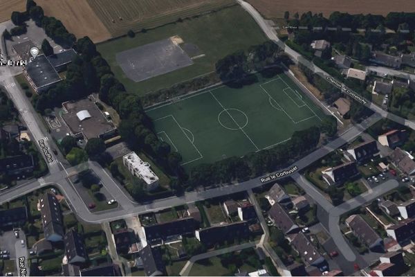 Le rassemblement a eu lieu au stade Virgile Defosse, également appelé stade Soufflot, à Amiens.