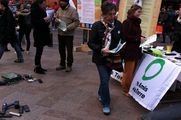 Un stand, en plein centre ville pour sensibiliser le public.