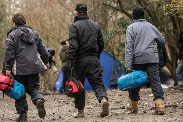 Des migrants dans la jungle de Calais en décembre 2015.