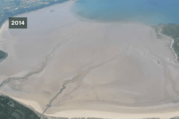 La plage de Saint-Michel en grève désertée par les algues vertes en 2014