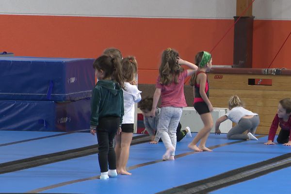 L'activité sportive continue pour les mineurs.