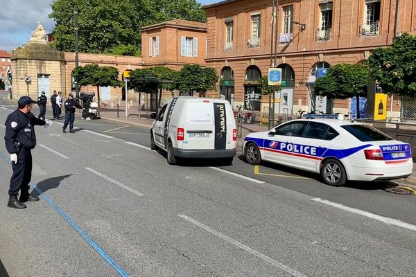 Contrôles de police à Toulouse pour faire respecter les mesures de confinement liées au coronavirus