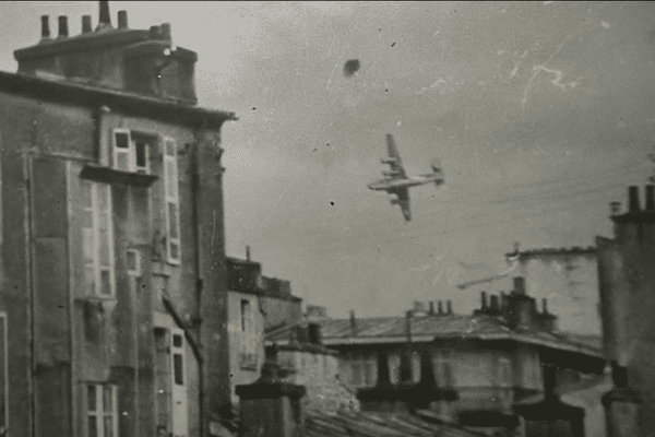 Bombardier au dessus de Brest