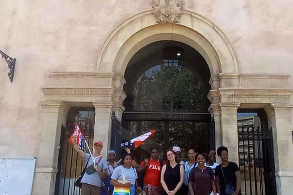 Les femmes de chambre en grève du Radisson Blue à Marseille ont été reçues par la mairie.