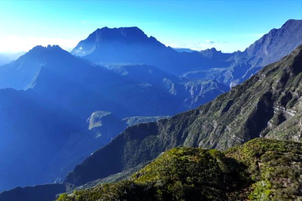 À la découverte de l’île de la Réunion, une montagne dans l’océan.