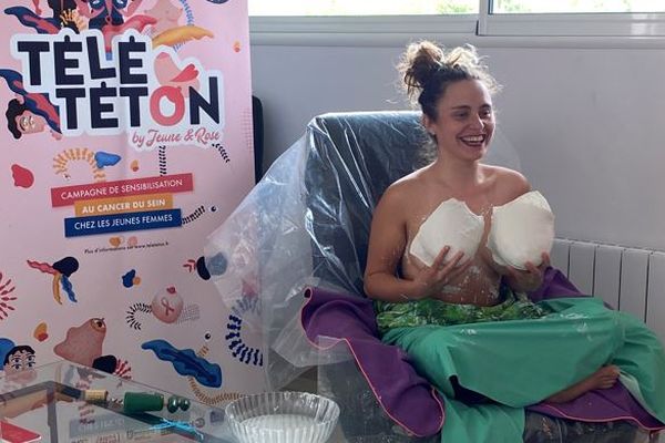 Atelier moulage avec l'association Jeune et Rose en compagnie de l'artiste plasticienne Virginie Transon