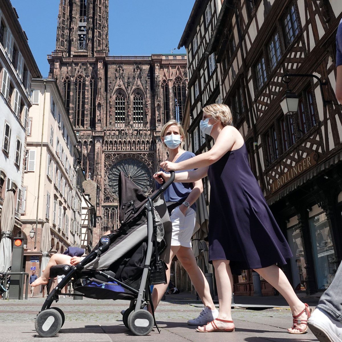 Bas Rhin Port Du Masque A L Exterieur Pas De Changement A Strasbourg Mais Des Ajustements Dans Les Communes Alentours