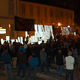 En guise de protestation, les agriculteurs détachent des panneaux avec les noms de communes et les déposent devant la préfecture