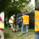 Les employés municipaux ont déboulonné la statue de l'abbé Pierre ce mardi 17 septembre.