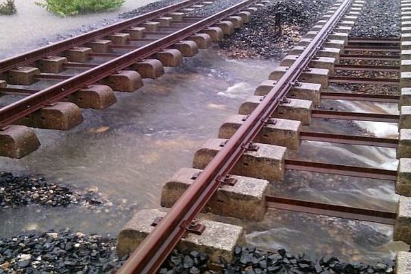 La ligne SNCF entre Nîmes et Alès après les inondations - octobre 2014.