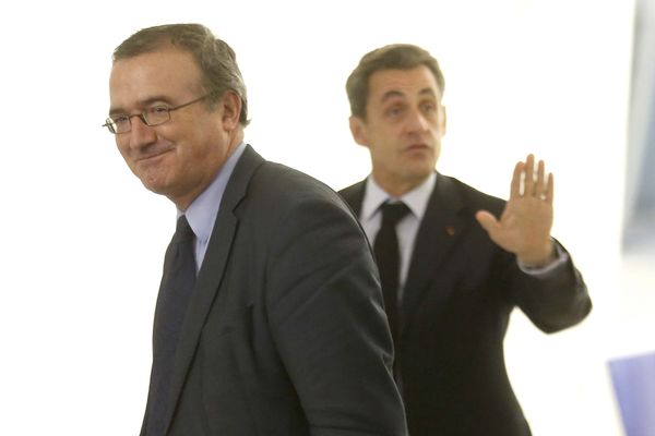 Hervé Mariton et Nicolas Sarkozy en 2014 après la primaire pour la présidence de l'UMP ,rebaptisée "Les Républicains "  