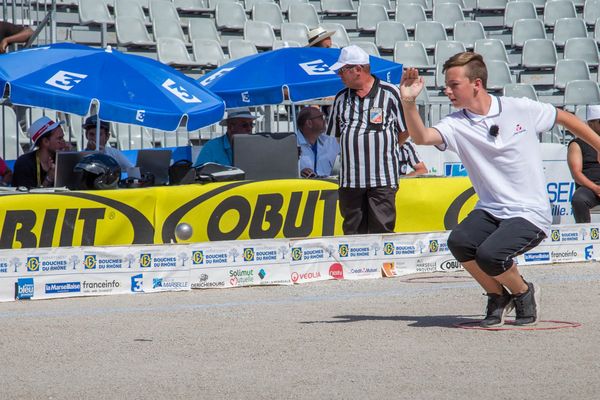 Florian Azema, un tir de précision pendant la finale Jeunes 