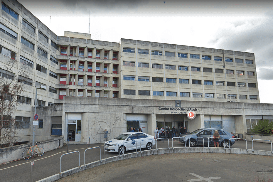 the hospital temporarily closes one of its geriatrics departments for lack of staff