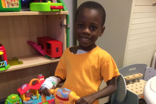 Ange, petite ivoirienne de 4 ans, a bénéficié d'une opération du coeur à l'hôpital hautepierre de Strasbourg