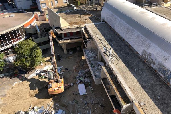 La destruction du pont Saint-Michel de Bourgoin-Jallieu (Isère) a commencé le 21 juillet.