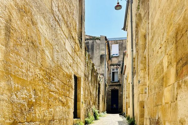 Le soleil va progressivement gagner toute la Nouvelle-Aquitaine (Une ruelle de Saint-Michel à Bordeaux).