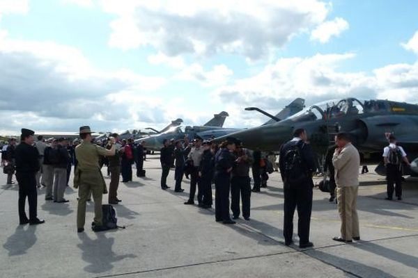 Mirage 2000 D et Rafales en présentation statique sur la BA 133 de Nancy Ochey, le 24/09/2015.