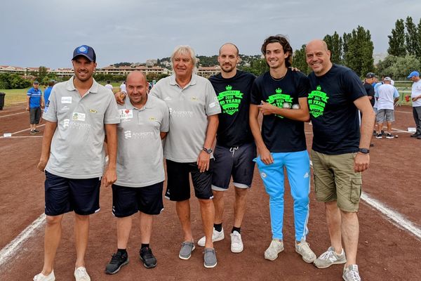 Rocher, Robineau Foyot battent Romain, Timothé et Renaud Terrazi en ouverture du tournoi. 