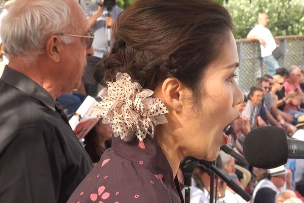 La chanteuse Asae Suzuki a chanté "Carmen" au paseo de la "corrida lyrique" d'Istres.