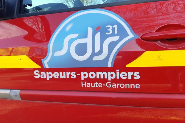 Un jeune homme de 20 ans est décédé, vendredi 4 octobre 2024, vers 22h30, après une collision de son véhicule avec une autre voiture sur l'A 68 dans le sens Toulouse-Albi (Haute-Garonne). Deux autres personnes ont été également blessées.