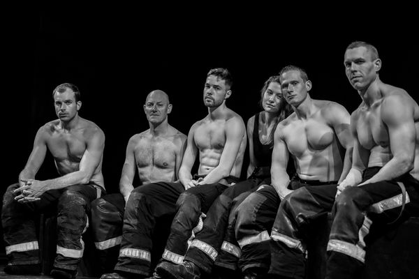 Calendrier des pompiers d'Amiens : le mois d'août 2025, symbole d'une fraternité entre collègues qui se conjugue aussi au féminin.