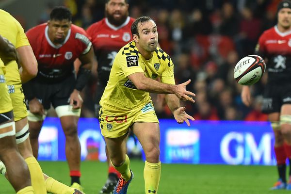 Après de rumeurs de départ, Morgan Parra aurait finalement choisi de rester à l'ASM Clermont Auvergne.