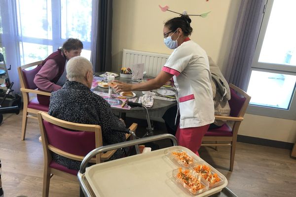 A la maison de retraite de Loubeyrat dans le Puy-de-Dôme, plus de 80 % du personnel est vacciné contre le COVID.