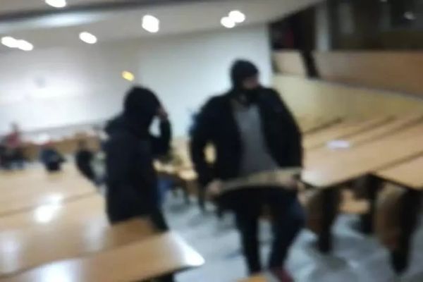 Des hommes cagoulés ont fait irruption dans un amphithéâtre de la fac de droit de Montpellier dans la nuit du jeudi 22 au vendredi 23 mars 2018.