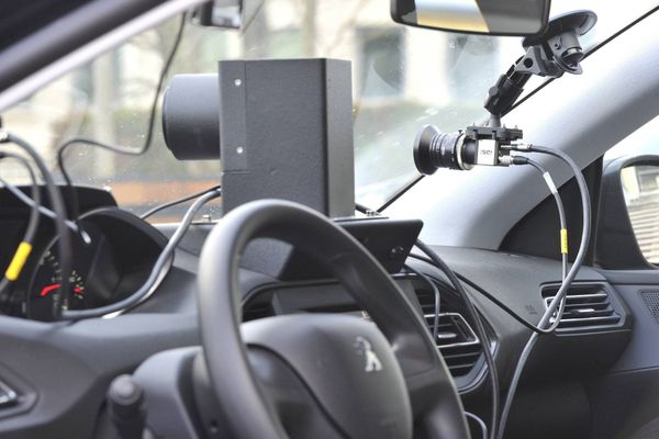 L'interieur d'une voiture radar