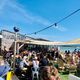 Neuf ans après son arrivée à la tête de l'établissement, l'équipe du Goéland 1951 doit céder l'exploitation du fameux bar-retaurant de plage de Réville., dans le Val-de-Saire.