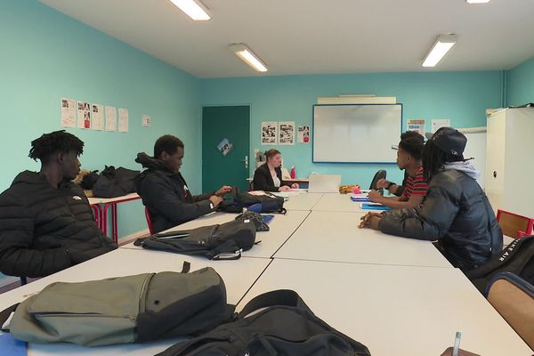 Les élèves de l'école de la deuxième chance en pleine recherche de stage en entreprise.