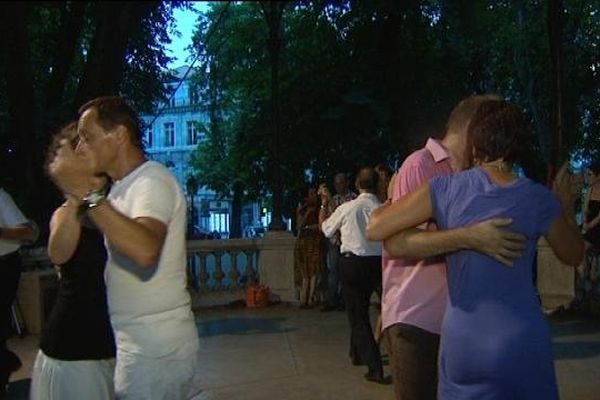 Le tango dans le kiosque de Granvelle à Besançon