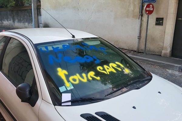 Voiture taguée à Montpellier