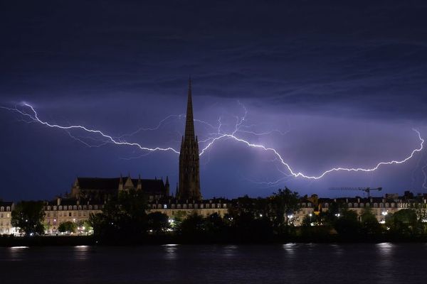 Près de 400 000 impacts de foudre sont comptabilisés chaque année dans l'hexagone par Météo France.