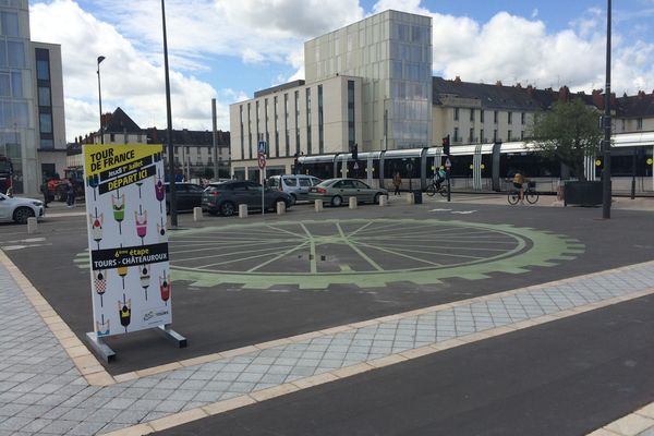 Le départ de la sixième étape sera donné place Anatole-France, le jeudi 1er juillet, à 13h50. En plein cœur de ville, devant la bibliothèque centrale