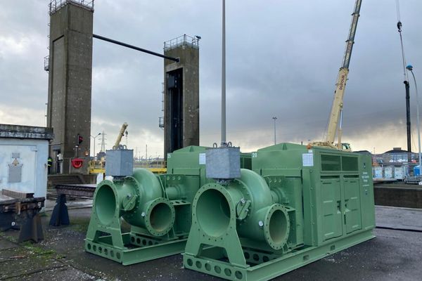 L'une des deux pompes néerlandaises arrivées à Mardyck.