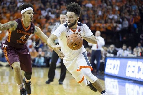  London Perrantes avec le maillot des Virginia Cavaliers, son équipe universitaire.