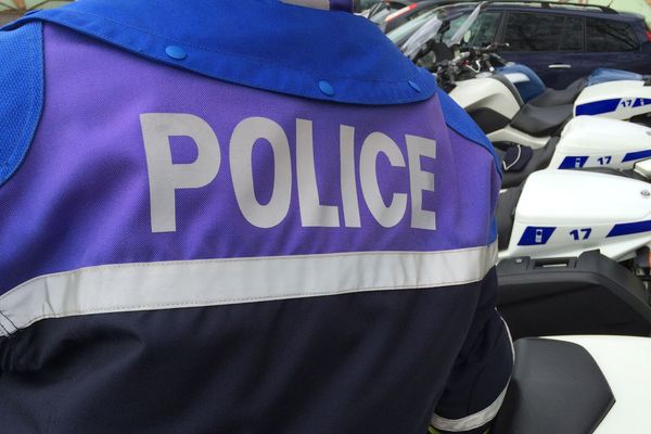 Près de cinquante policiers et gendarmes d'Aurillac, Saint-Etienne et Clermont-Ferrand , sont intervenus dans le cadre d'une opération de trafic de stupéfiants, mardi 13 novembre, à Aurillac. 