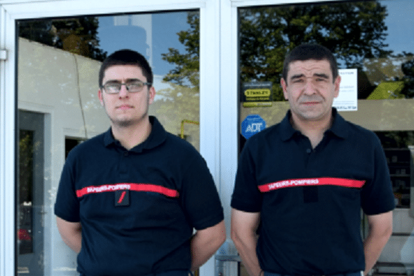 Le jeune a réussi à entraîner l'ancien chez les pompiers volontaires