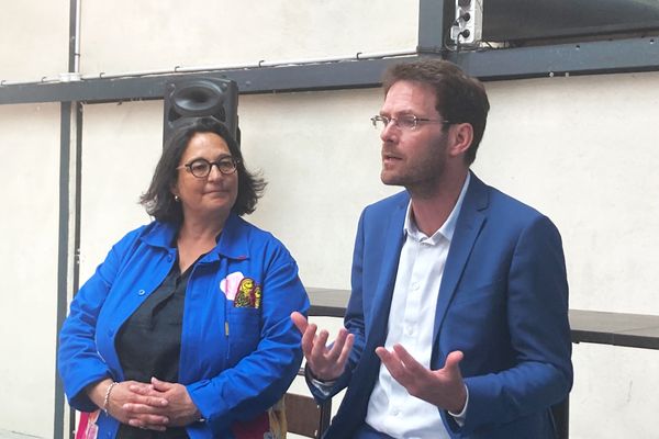 Florence Hérouin-Léautey, adjointe au maire de Rouen, se présente aux élections législatives sur la première circonscription de la Seine-Maritime. Nicolas Mayer-Rossignol est son suppléant.