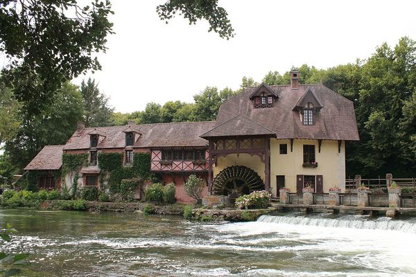 Dans l'Eure, ce LUNDI, un temps gris et souvent menaçant à Fourges.