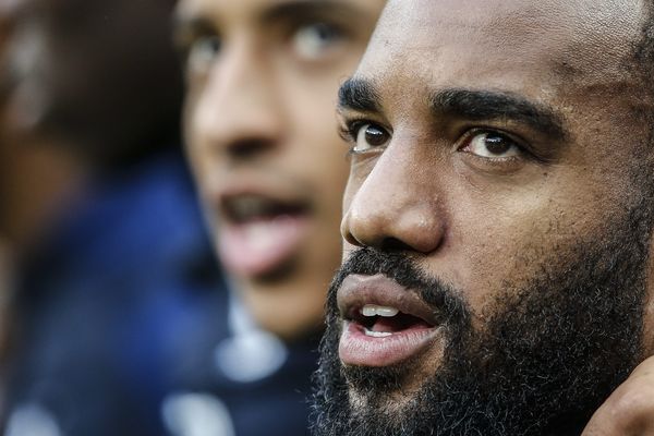 Alexandre Lacazette a été transféré de l'Olympique Lyonnais à Arsenal pour la somme de 60 millions d'euros.