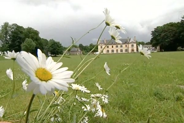 Le Chateau de Kerampuilh est situé à Carhaix