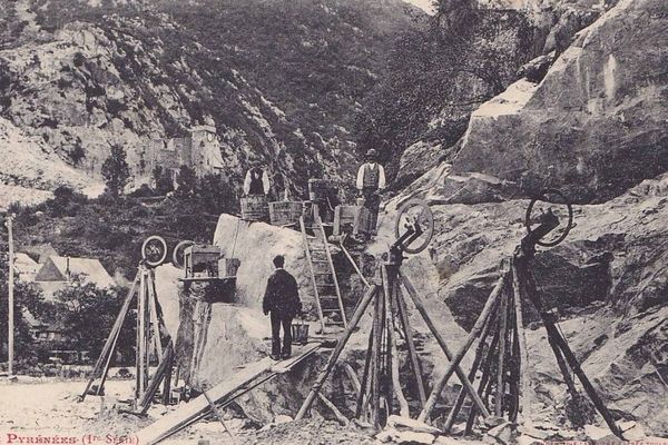 Carte postale ancienne des carrières de marbre de Saint-Béat